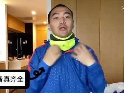 冯潇霆vlog：中超球员下雨也要照常训练