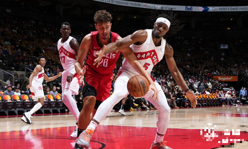 NBA季前赛-火箭双星表现低迷，猛龙主场轻取火箭
