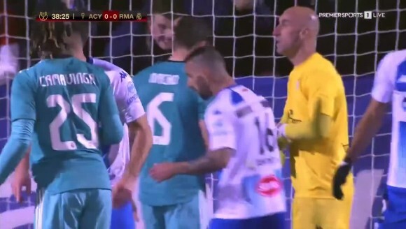 皇马1-0领先！米利唐禁区内头球破门首开记录