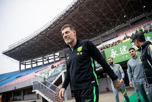 上任仅一年！北京国安官方：与主教练斯拉文-比利奇解约