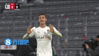 门兴1-1扳平拜仁！聚勒解围失误，诺伊豪斯凌空抽射破门