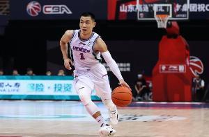 投篮需提高！高诗岩全场17投5中 得到16分8篮板12助攻3抢断