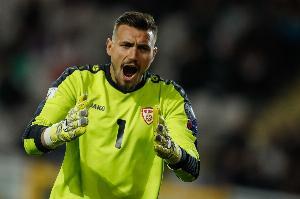罗马诺：巴列卡诺希望留下门将迪米特列夫斯基，并没和巴萨谈判