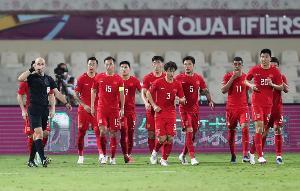 记者：国足入境日本流程与东京奥运一样 武磊蒋光太佩普稍晚抵达