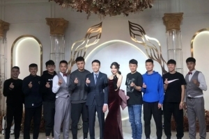 青岛队中卫栗鹏举办婚礼，众多青岛籍球员出席