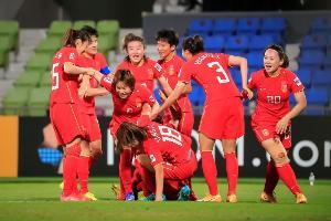 沪媒评女足夺冠：水庆霞改变了风气，唤醒了体系