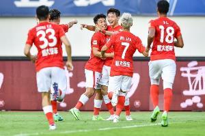 热议广州队大幅限薪：各队可以从广州队挑人了，抓紧抢！