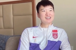 朱钰：妈妈觉得守门不累让我当门将 最喜欢曼城和德布劳内