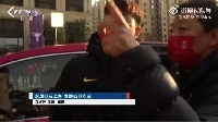 可以回家了❤️中国女足从苏州抵达上海，队员称要吃妈妈做的菜