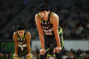 状态不错！周琦半场6投4中拿下11分8板1助3盖帽