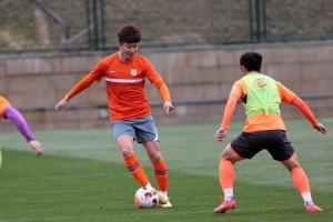 热身赛：山东泰山队0-1负于青岛海牛队