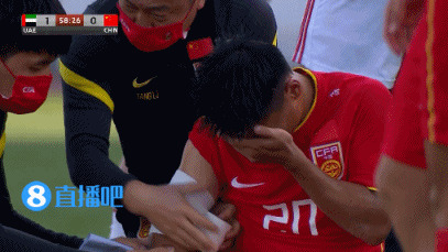 望无大碍！方昊积极拼抢后胳膊受伤无奈离场，刘祝润替补登场
