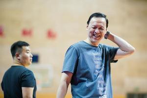 张德贵：广东的防守小动作多 我们外援4节5人次也要超水平发挥