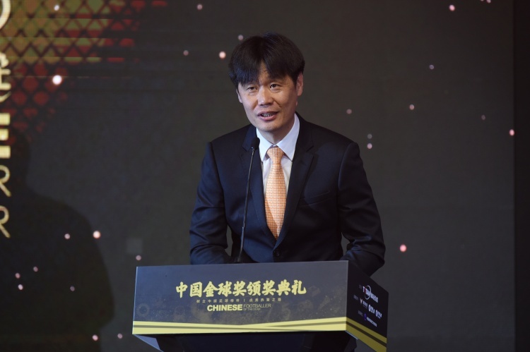 北青：责任完全推给李霄鹏失公允 领导小组曾希望他率队踢亚洲杯
