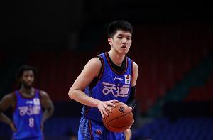 无奈失利！林庭谦14投8中 得到20分5篮板2助攻1抢断