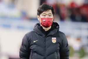 北青：国足本月24日解除隔离，李霄鹏将赴京汇报并提交下一步计划