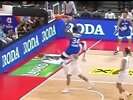 詹姆斯点赞！字母哥晒三兄弟集锦：没有什么比跟兄弟打球更好